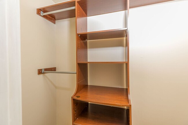 Building Photo - Immaculate updated 2 story 3 bedroom 2.5 bathroom house in the Briarwood area Greensboro