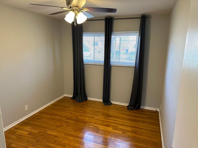 Building Photo - 232 Solon Dr