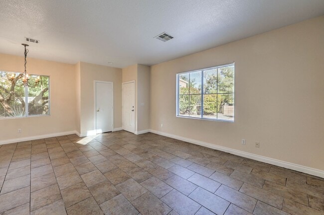 Building Photo - Beautiful 2 story home in Peccole Ranch.