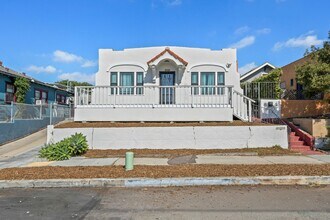 Building Photo - Elevated Golden Hill 2BR with Southwesterly Views with A/C & Detached Garage