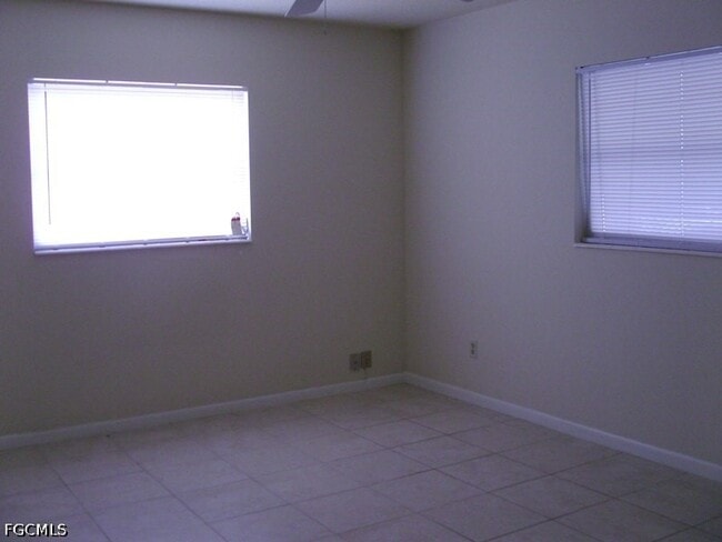 Building Photo - 217 Jayview Ave.
