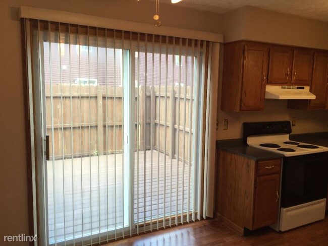 Building Photo - 2 br, 1.5 bath Condo - Peppertree Ln Condo