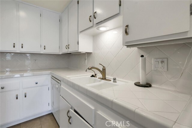 Building Photo - 6542 Ocean Crest Dr