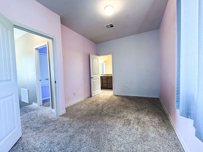 Building Photo - Spacious 4-Bed, 3-Bath Gem with 1804 Sq. F...