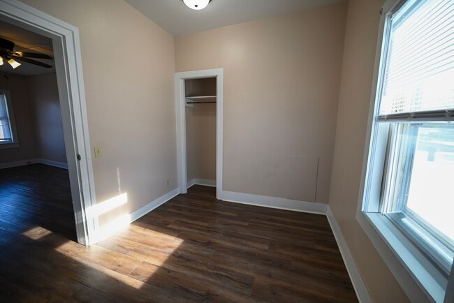 Building Photo - 1200 1/2 Superior Ave