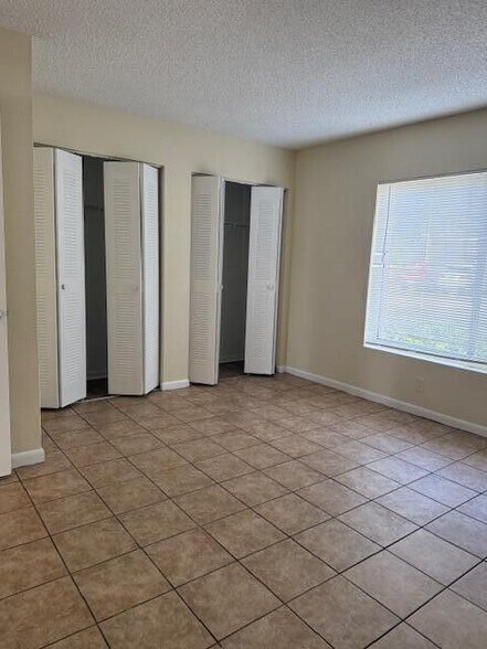 Building Photo - 815 W Boynton Beach Blvd