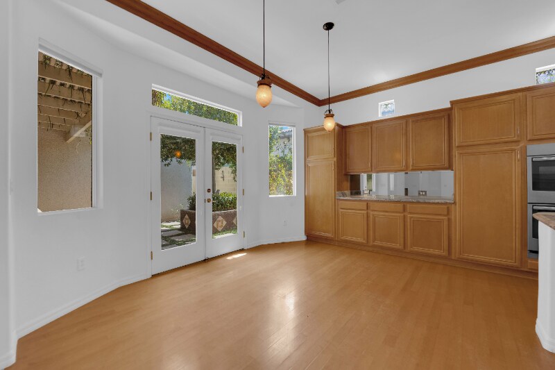Building Photo - 10390 Stanberry Ave