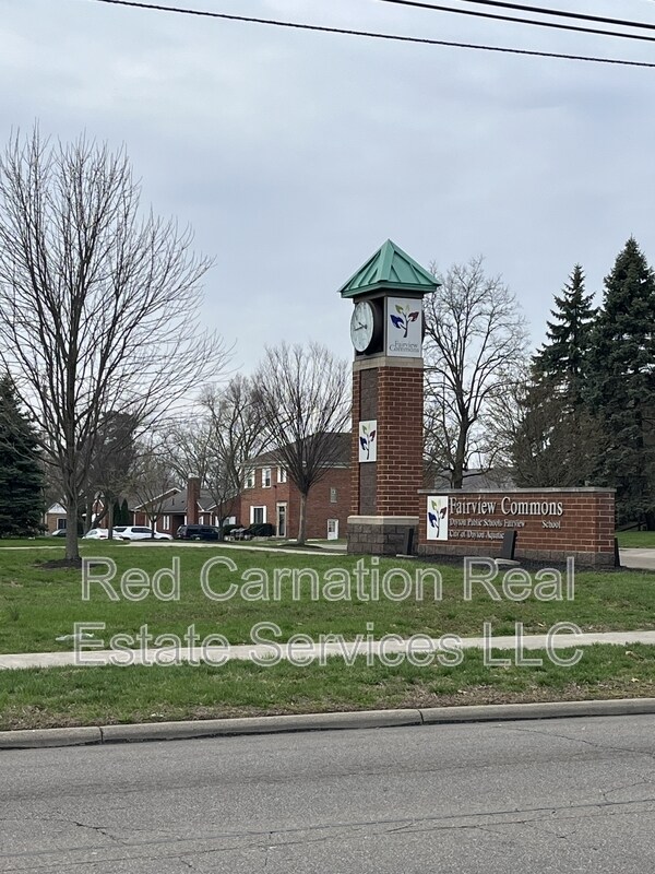 Building Photo - 1009 W Hillcrest Ave