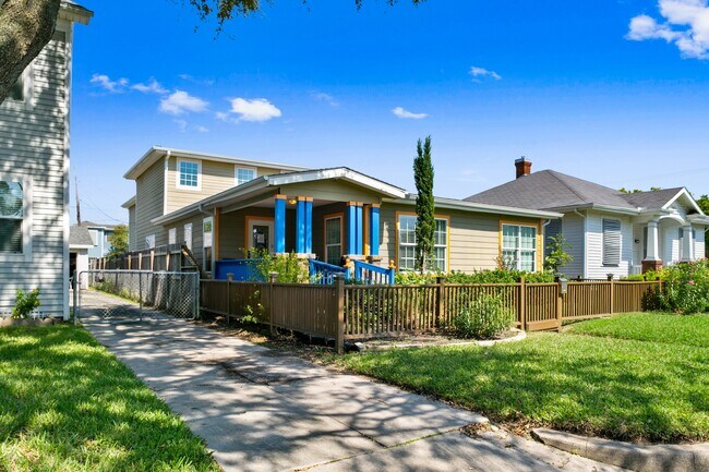 Building Photo - 4708 Woodrow Ave