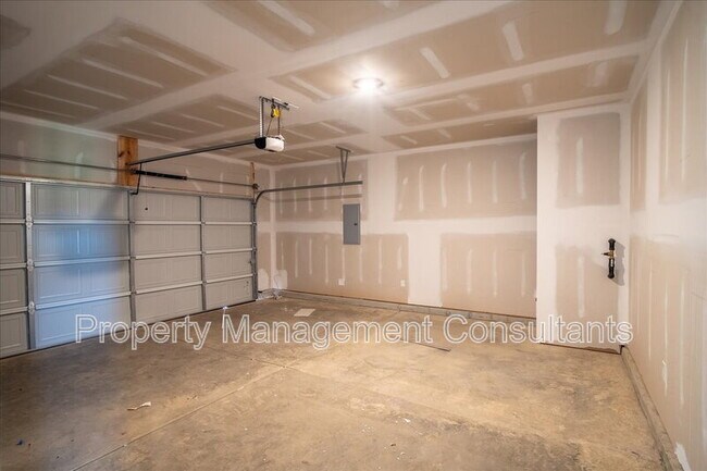 Building Photo - 22857 Dashwood Ln