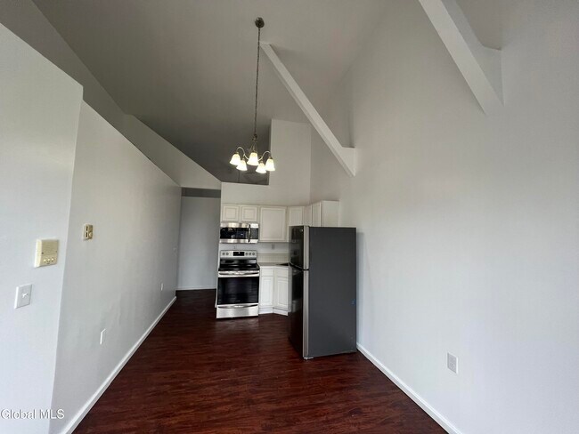 Building Photo - 150 4th St