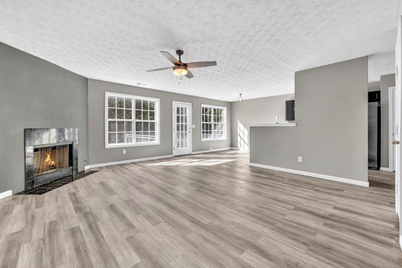 Building Photo - 732 Shadow Lake Dr