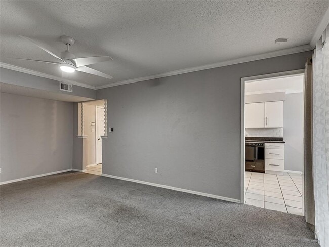 Building Photo - 1703 E Lindsey St