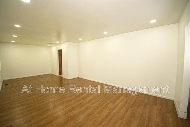 Building Photo - 5105 S Kingston Ave
