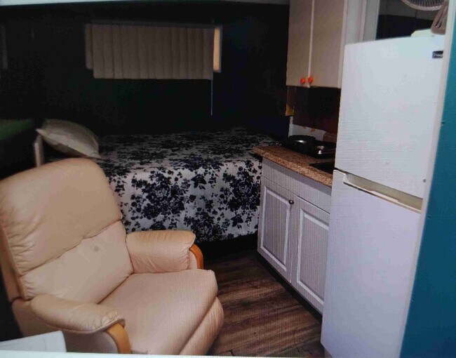 Primary Photo - 305 NE 4th Ct.