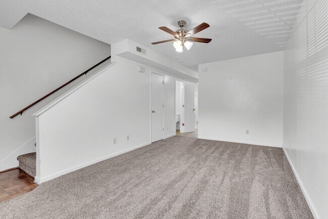 Building Photo - 289 Stateline Road - Oak Grove