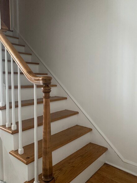 Foyer Entrance - 1607 Bedford St