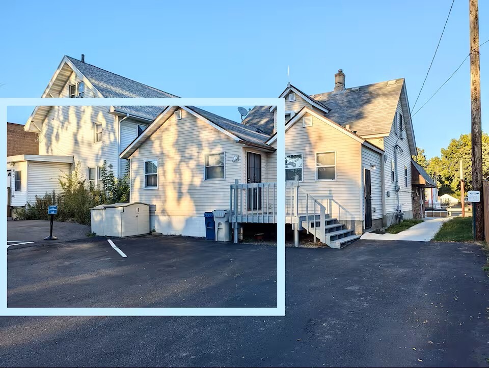 Apartment Entrance and Parking - 915 N Broadway