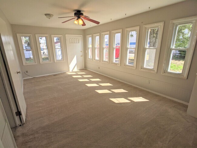 Building Photo - Spacious 3 bedroom 1.5 Bath home in Indianapolis!