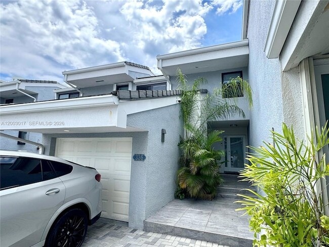 Building Photo - 336 Poinciana Island Dr