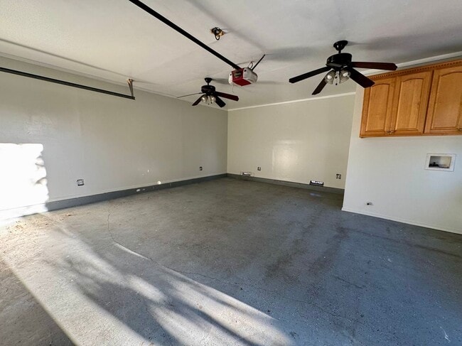 Building Photo - 825 San Marino Ave