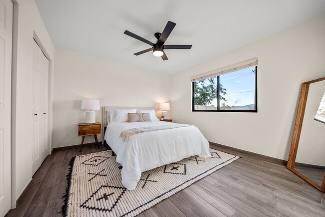 Building Photo - Fully Furnished 3 bedroom home where elegance meets cozy!