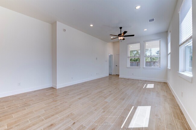 Building Photo - 156 Sea Foam Ct
