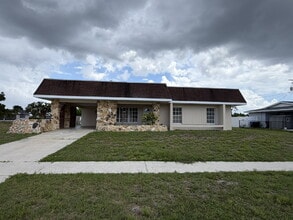 Building Photo - "Charming 3-Bedroom with 2 Full Baths in North Port"