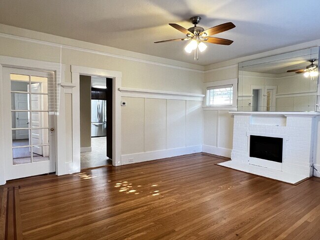 Building Photo - Bright and Spacious 5 Bedroom Home in San Anselmo