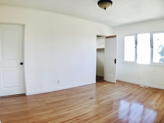 Building Photo - SFM Remodeled Home In Glendale with a Large Backyard.