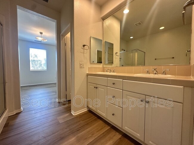 Building Photo - 3003 Shenandoah Dr