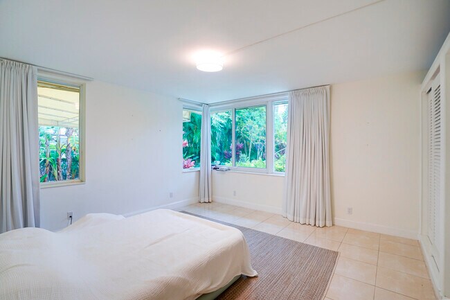 Building Photo - 216 32nd St