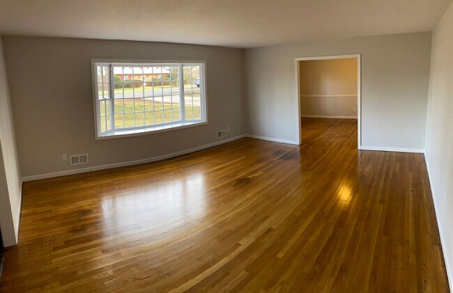 Building Photo - 3 Bedroom Home in Lynchburg