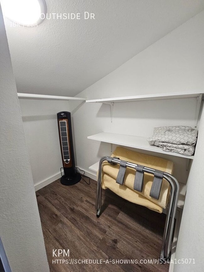 Building Photo - 1302 E Fairmont Blvd