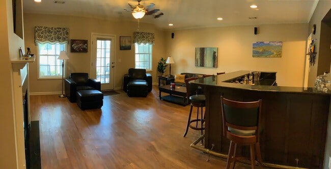 Building Photo - 501 Port Laz Ln