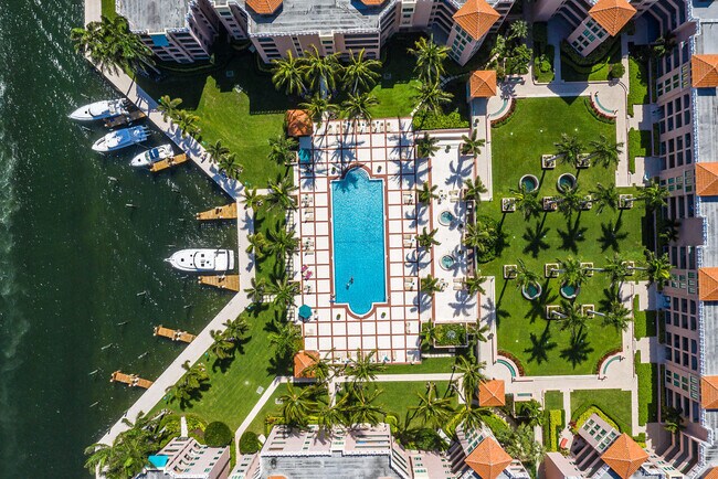 Building Photo - 120 SE 5th Ave