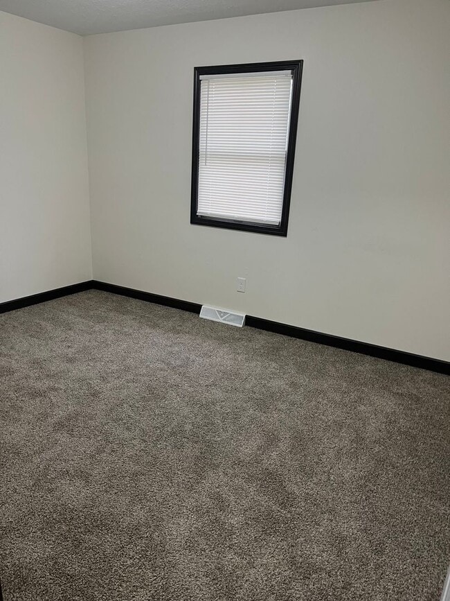 Building Photo - 476-478 S Kaser Dr