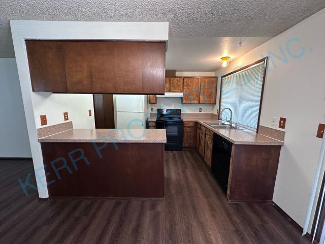 Building Photo - FREE RENT! Charming 3-Bed Oasis with 2 Full Baths in Gresham – Perfectly Cozy at 1088 Sq Ft!