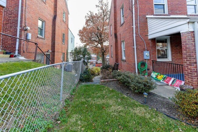 Building Photo - 3937 Ames St NE