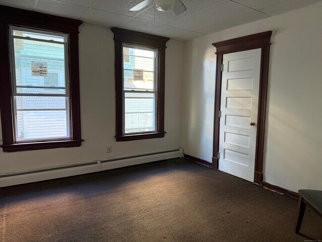 Building Photo - 47 Chapman Ave