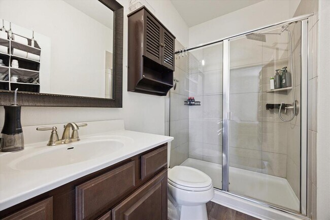 Building Photo - 6401 Graymont Dr
