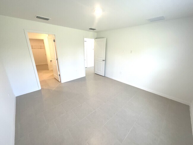 Building Photo - 11961 Savanna Lks Blvd