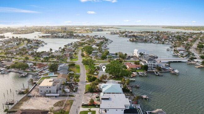 Building Photo - Waterfront 3 Bedroom in Yacht Club Estates