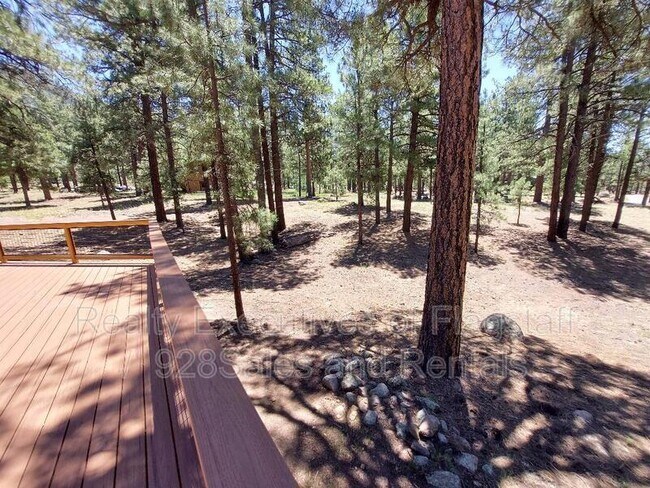 Building Photo - 1500 E Iris Trail