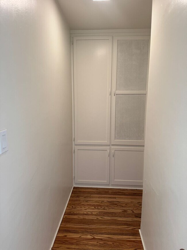 Building Photo - 1 Bedroom 1 bath apartment