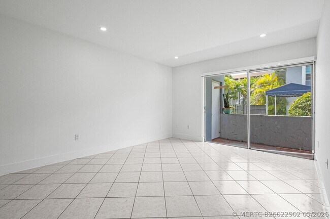 Building Photo - 9227 SW 87th Ave