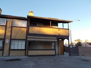 Building Photo - 6208 Ilanos Ln