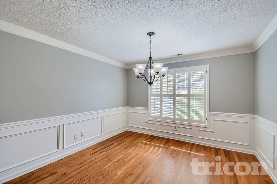 Building Photo - 2056 Staghorn Dr