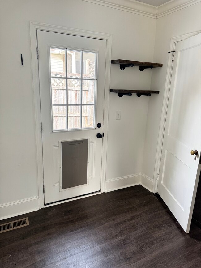 Building Photo - 105 Moultrie St