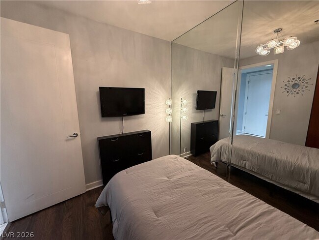 Building Photo - 4525 Dean Martin Dr